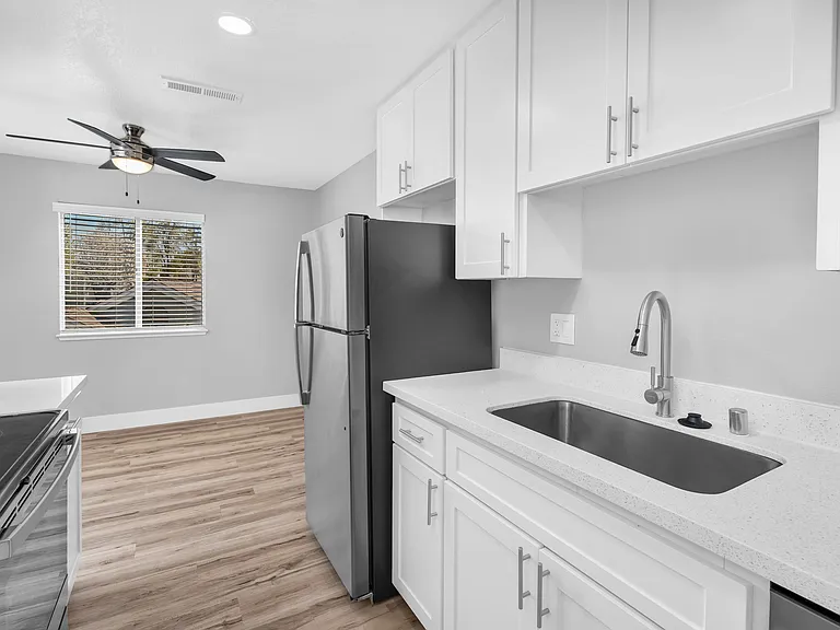 Summerview Apts — Photo 19