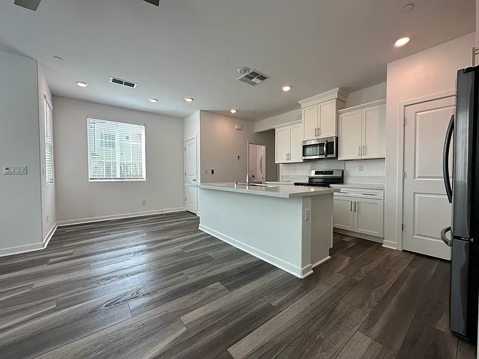 5301 E Commerce Way #53101 — Photo 9
