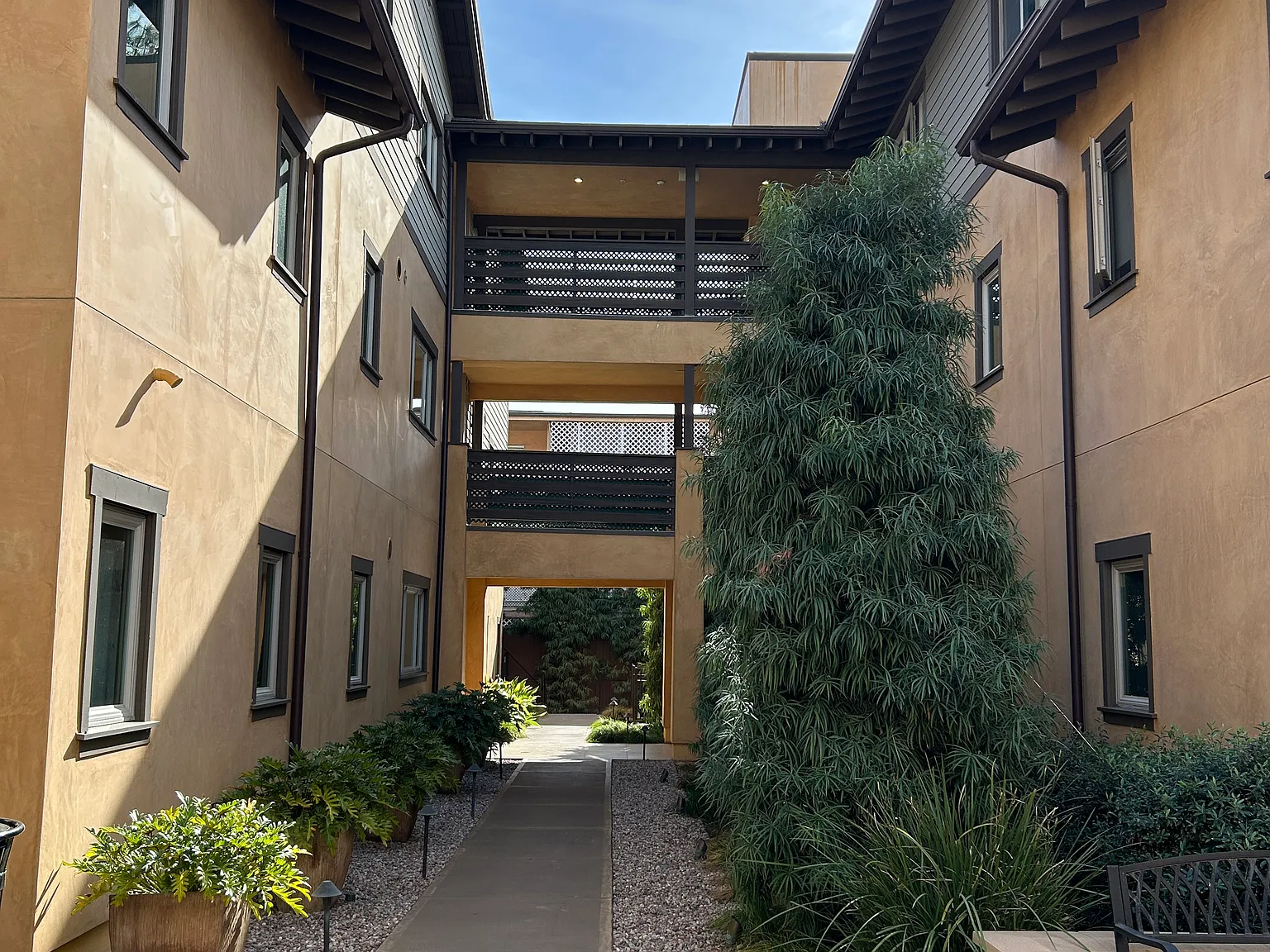 Lamanda Court — Photo 3