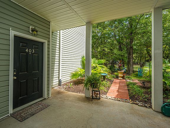 4th image of 403 S Elgin Ct