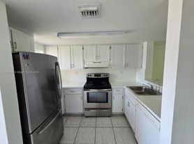 2500 NW 28th St, Miami, FL