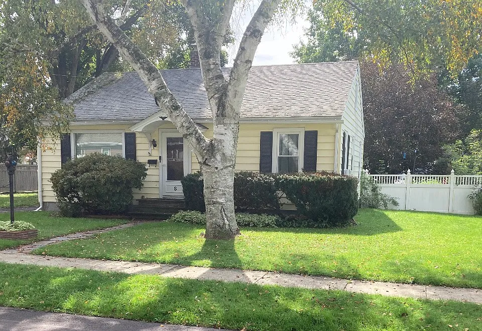 18 N Belmont Cir