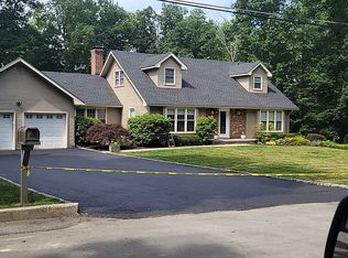 8 Spring Rock Dr, Goshen, NY 10924