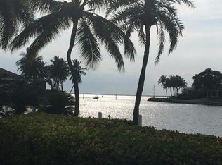 5 Harbor Ln, Key Largo, FL 33037