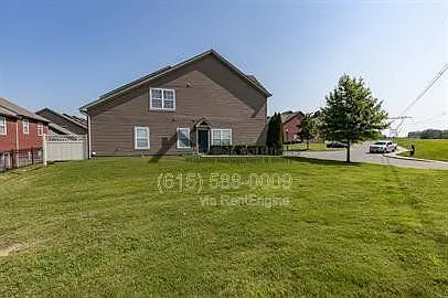 3 bed, 2.5 bath, 1606 sqft, $1,999 — Photo 3