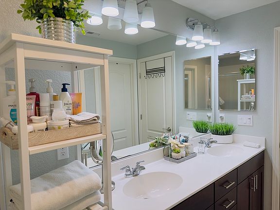 4th image of 580 Clover Cir #580