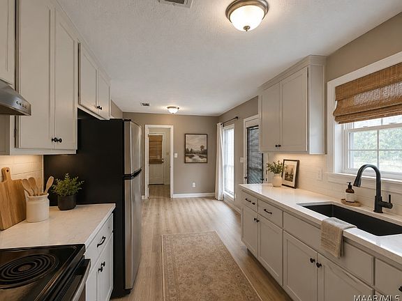 5th image of 901 Rialto Dr