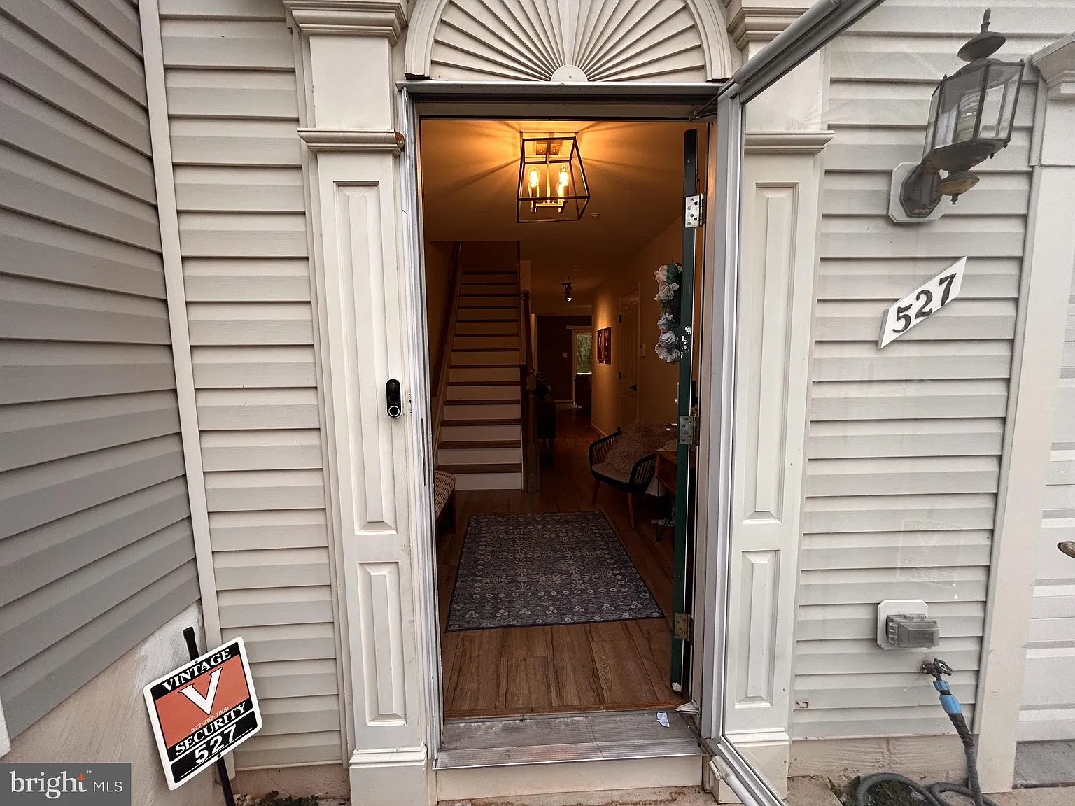 3 bed, 2.5 bath, 1720 sqft, $2,700 — Photo 2