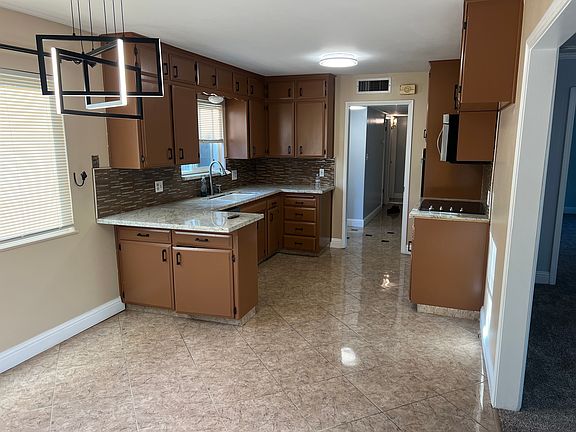 5th image of 6076 N 6th St