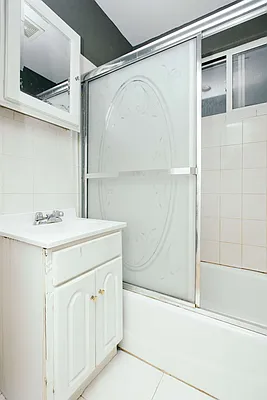 Rented by Nooklyn NYC LLC | media 105