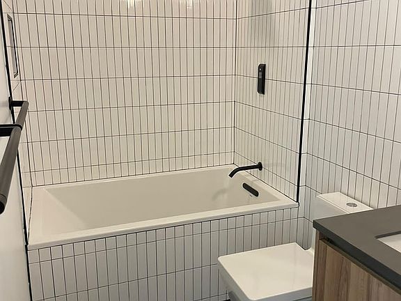 4th image of 440 NW 35th St #101