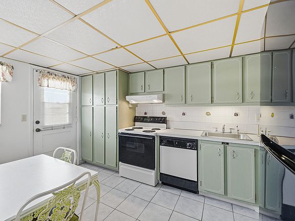 5th image of 2991 NW 46th Avenue #303