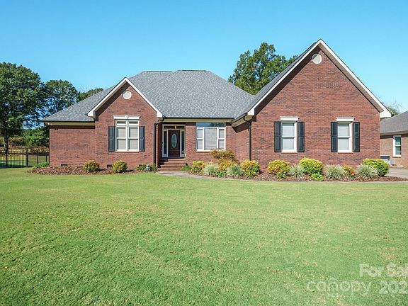 3rd image of 8316 Quail Hollow Dr