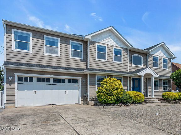 3rd image of 821 Spar Drive