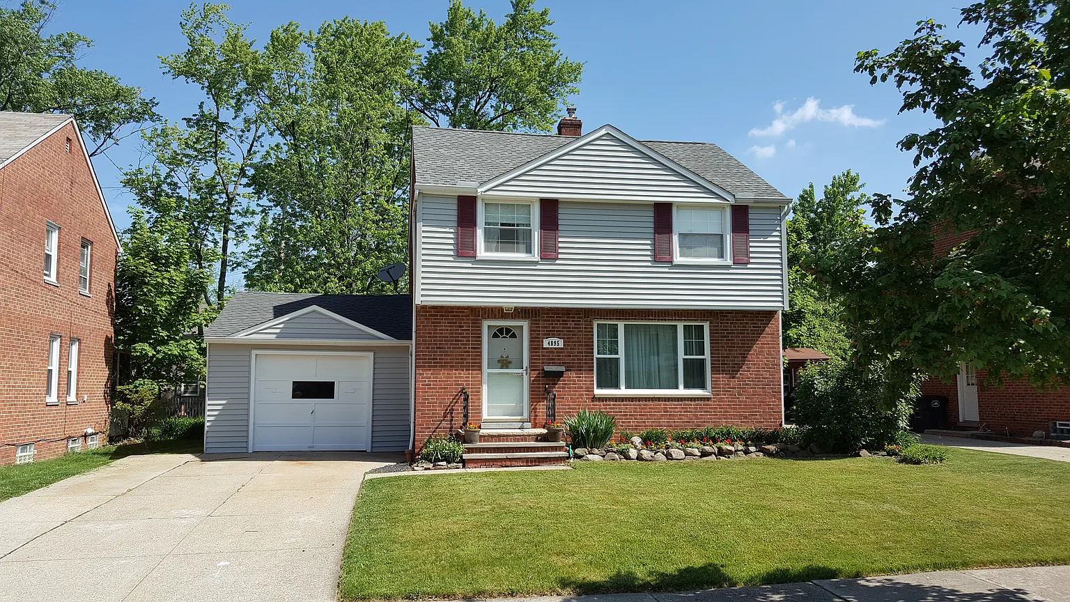 4895 Oakland Dr photo 1