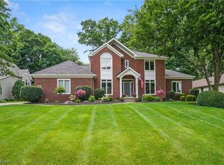 424 Castle Pines Dr, Akron, OH