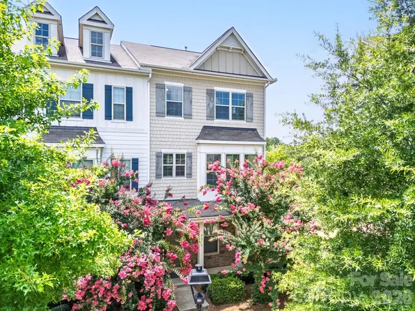 9348 Ainslie Downs St, Charlotte, NC 28273