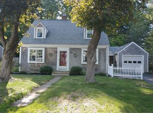 12 Paquin Rd, Barrington, RI 02806