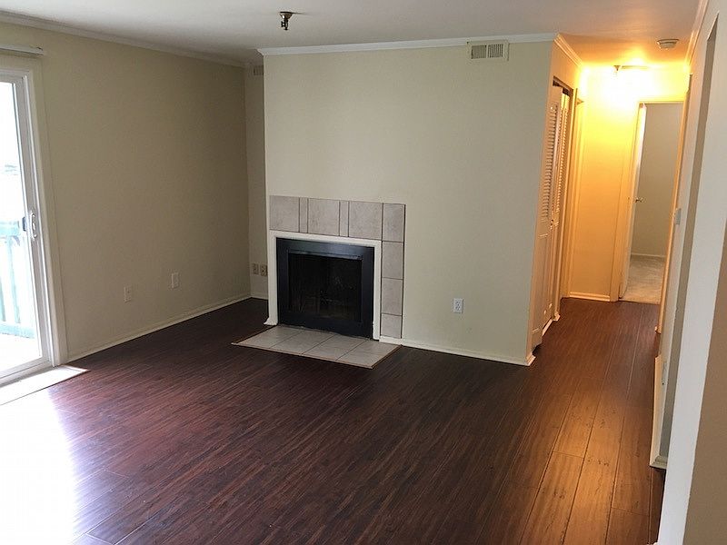 1st image of 1004 Parkvale Ct APT 02