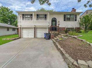 13026 S Cottonwood Dr, Olathe, KS 66062