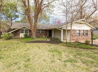 1716 E Rolling Hills Dr, Fayetteville, AR 72703