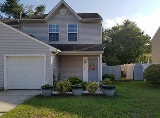 7 Meadowood Ln, Sicklerville, NJ 08081
