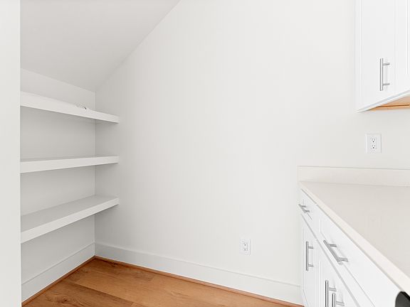 5th image of 195 Flora Ave NE #B