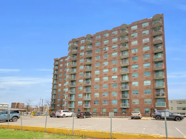 1440 Heron Rd #811, Ottawa, ON K1V 0X2