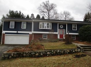 6 Green Valley Dr, Johnston, RI 02919