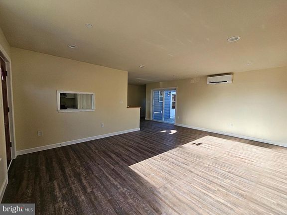 4th image of 26404 Franklin Ln