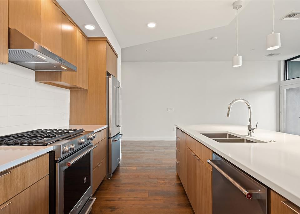 1st image of 1322 E 12th St #407