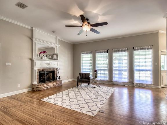 3rd image of 5905 Clearview Cir