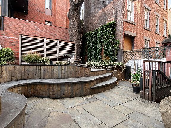 5th image of 56 Charles St