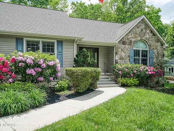 4th image of 55 Loxley Ln
