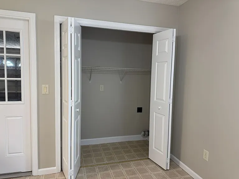 105 Farina Dr — Photo 8