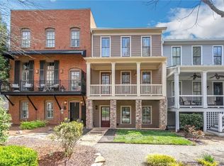 707 Hammond Dr, Woodstock, GA 30188