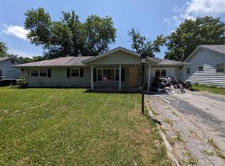 810 La Salle Dr, Cahokia, IL