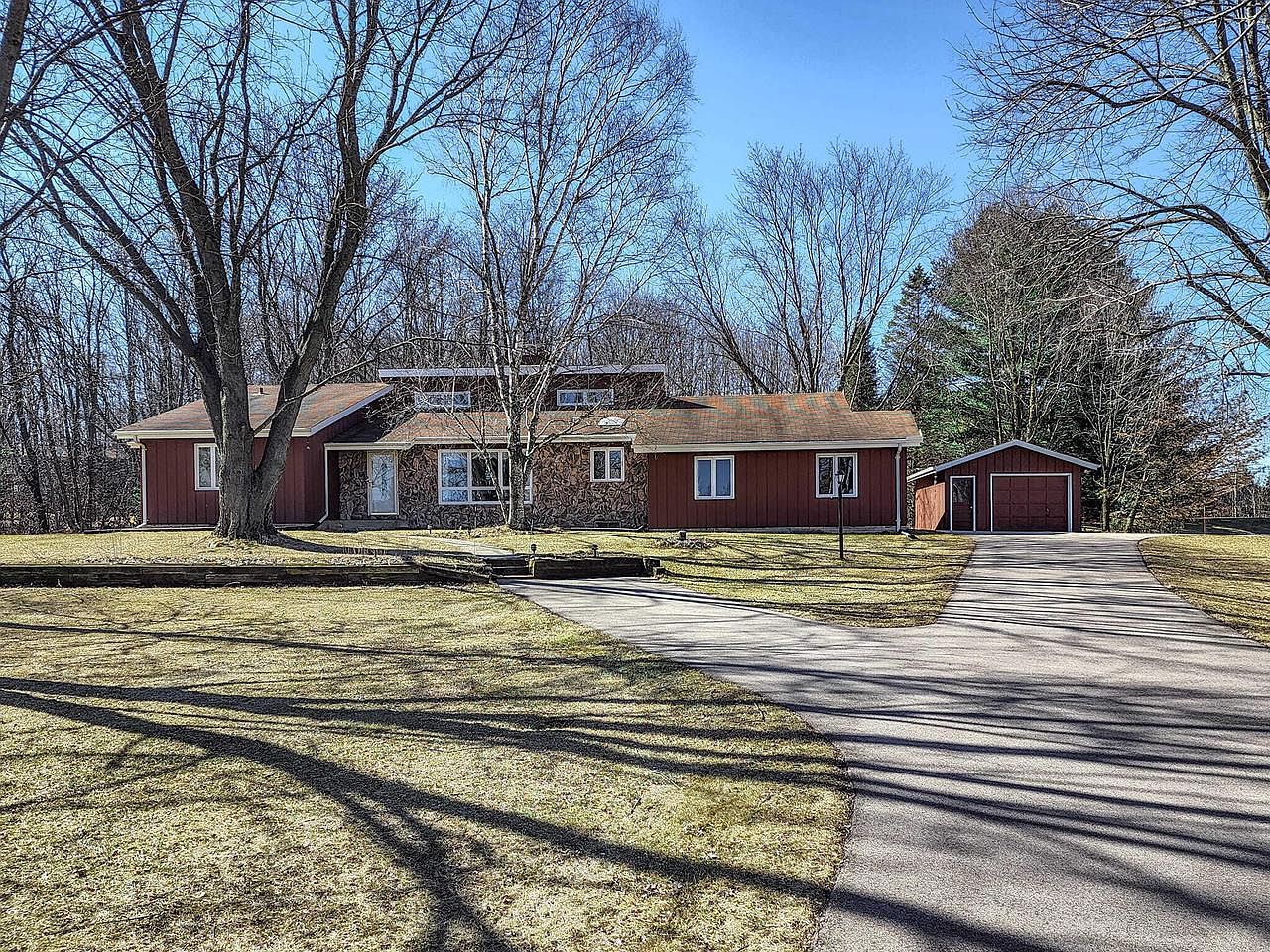 4765 Glen View Pkwy, West Bend, WI 53095 Zillow