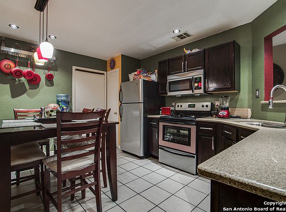 4th image of 9258 Encino Vlg