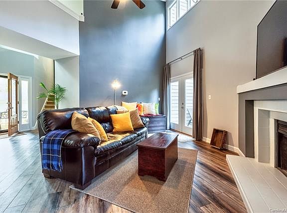 4th image of 9521 Glenwater Dr