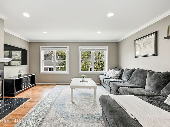 3rd image of 3352 N Clifton Ave Unit A
