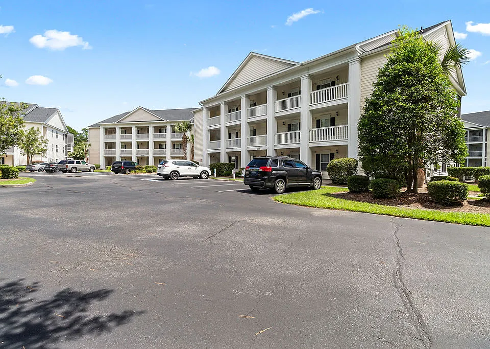 627 Woodmoor Dr #103