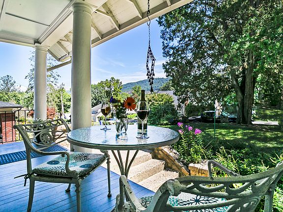 Gorgeous views of Sunset Mountain and the GPI can be had while enjoying your covered front porch.