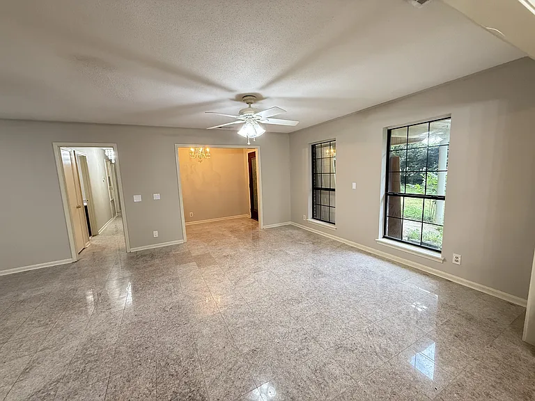 2612 Woodland Rd — Photo 10