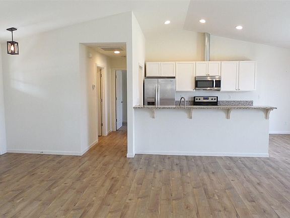 4th image of 1320 Honeybee Ln