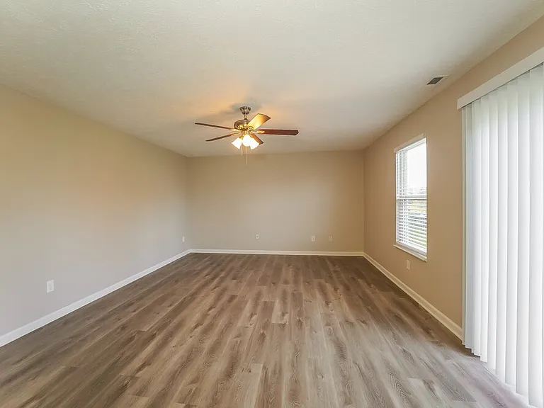 476 Southern Pines Dr — Photo 8