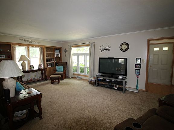 4th image of 610 S 10th St