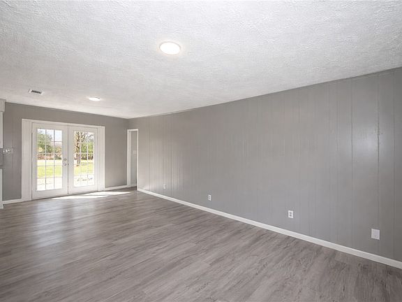 4th image of 410 S Temple St