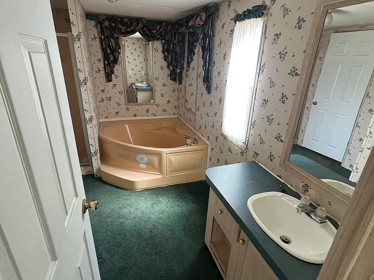 2025 Crestview Ct — Photo 12