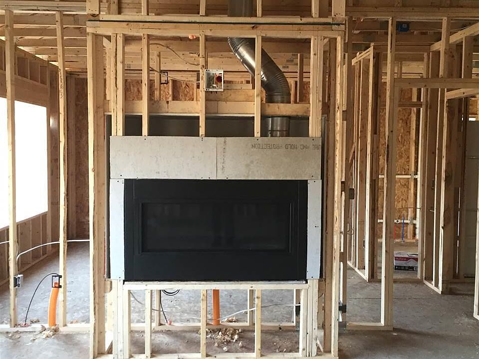 1st image of 29 Lakepointe Way
